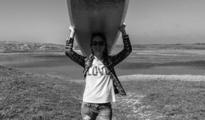 Justine Chiara, blogueuse de Girls On Waves et organisatrice d’événements pour toutes les femmes en Finistère qui lient le sport et l’océan avec l’association OCEAN GIRLZH, Tost Magazine