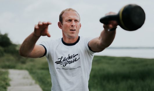 Nicolas Cloteaux, coach sportif et fondateur de LâchezPrise à Quimper, prtrait de Tost Magazine