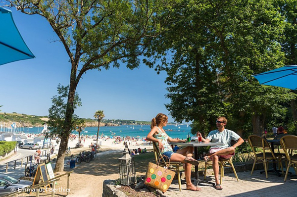 Comité régional du tourisme, photo de Port-Manech, Destination Quimper Cornouaille, la terrasse vue sur mer de la Chataigneraie