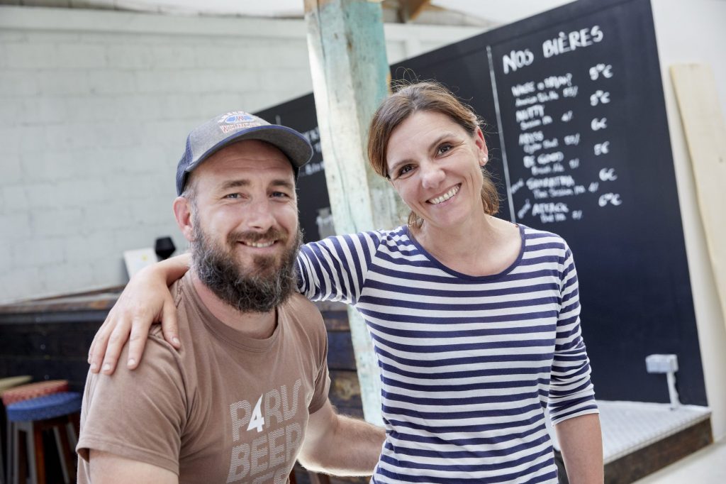 Sara Bambagiotti et Cyril Nédélec, fondateurs de la Brasserie Merlin, Penmarch. talent de Cornouaille. Photo Emmanuel Pain @Bretons