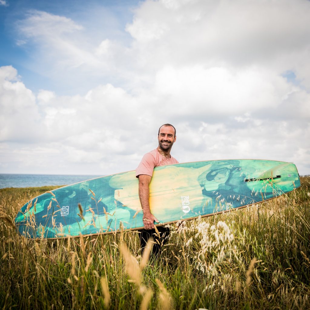 Robin Goffinet, fondateur de Robsurfboard, Talent de Quimper Cornouaille. Photo Gwenaël Saliou pour Bretons 