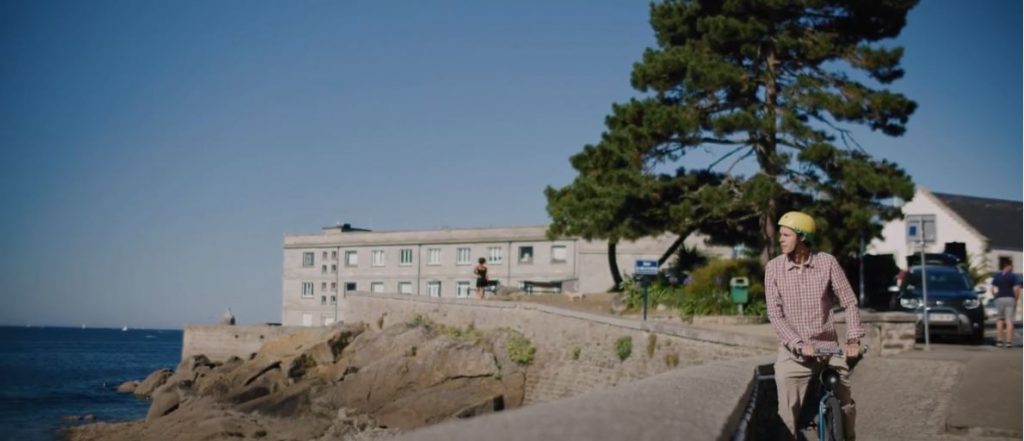 Talent de Quimper Cornouaille, Clément Chabot, vélo sur la corniche de Concarneau, film Tébéo pour la démarche d’attractivité de la Cornouaille 2020. @Tébéo