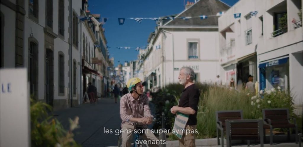 Talent de Quimper Cornouaille, Clément Chabot, en ville avec les habitants de Concarneau, film Tébéo pour la démarche d’attractivité de la Cornouaille. @Tébéo 2020