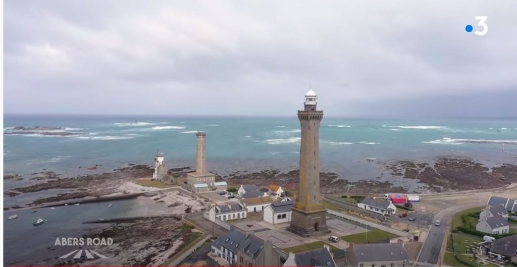 Emission Abers Road, en Cornouaille avec Nolwenn Leroy : vue drone phare d'Eckmuhl