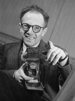 Expo Musée de Pont-Aven_Willy Ronis, Autoportrait, Paris, 1947 ©Donation Willy Ronis, ministère de la Culture, MPP, diff. RMN-GP